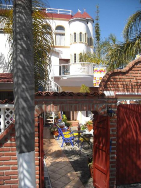 Welcome to Casa Viva Mexico 3-bedrooms 2-bathroms 6-Guests close to Shoping Center & Beach